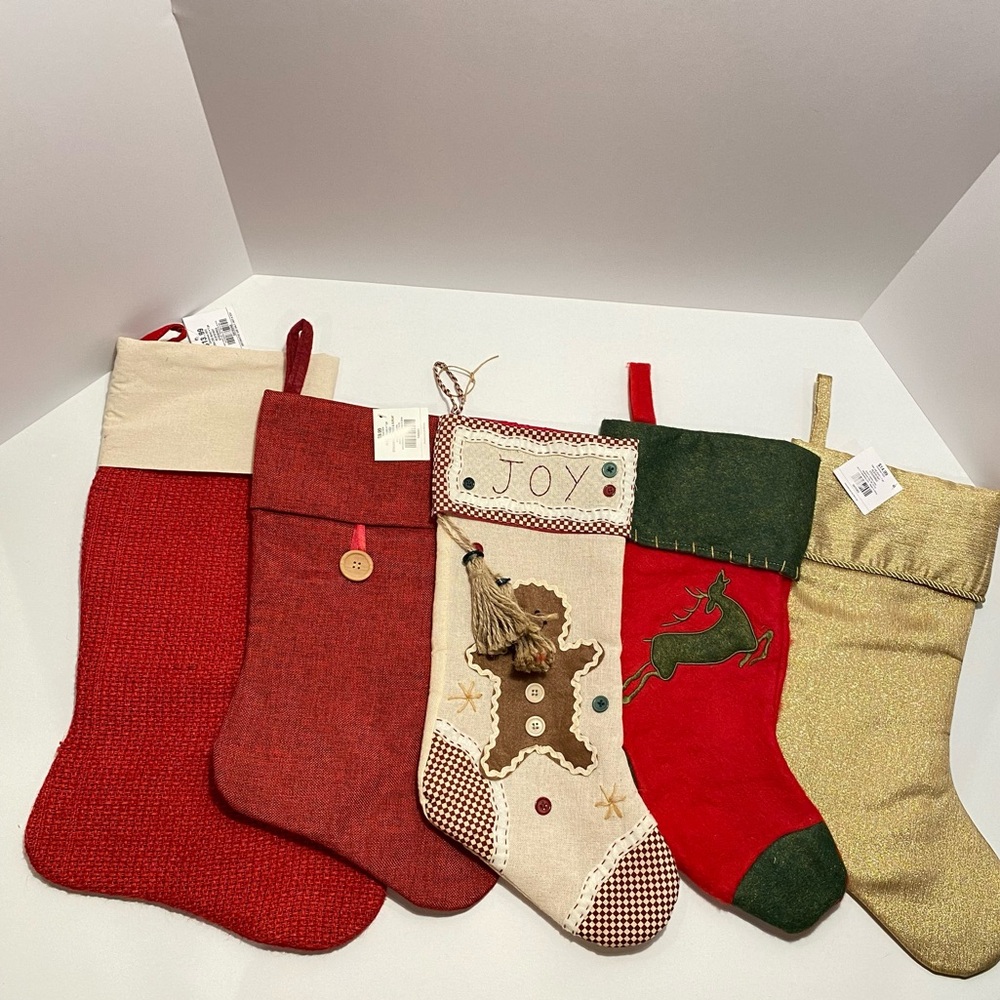 🎄 Festive Holiday Stocking Set - Red, Green, Gold. 5 Stockings in all! NEW
